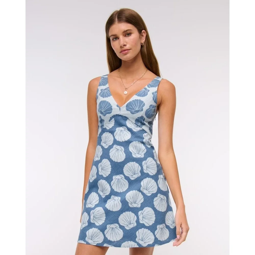 white christmas dresses Abercrombie & Fitch White Pleated Tennis Dress NWT- Size M (see notes) –  The Saved Collection main image 0